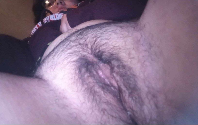 Thick fat hairy slut enjoy sucking cock pretending was a real cock while spread her hairy cunt #agqGyZWV