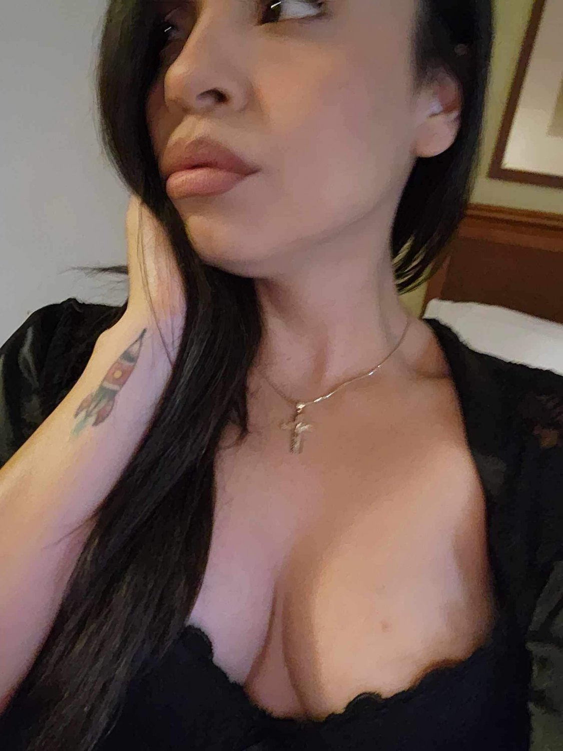 Latina hotwife #ArTmQsPM