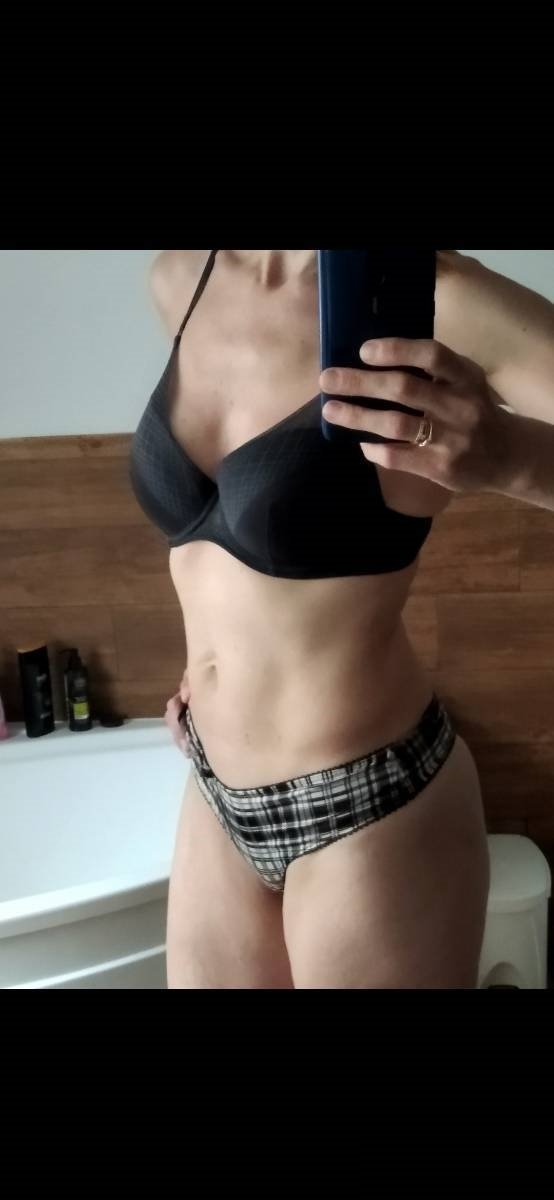 Hot webslut wife from Poland mirror selfie #T2Pqs6Hn