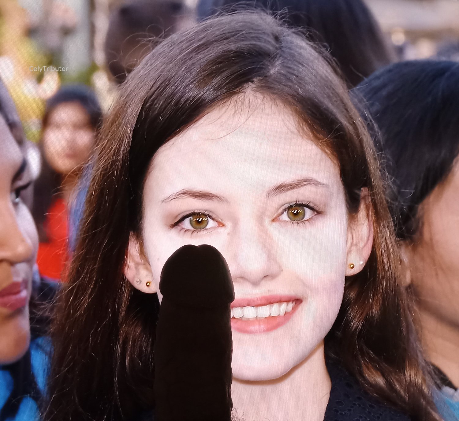 Mackenzie Foy Cum Tribute 2 #XIs5OQZZ