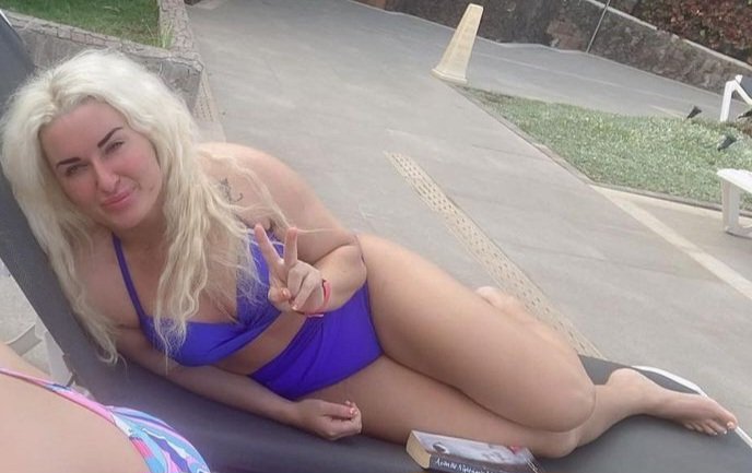 Samantha - Watch Her Lap Up Her Own Piss! #ek6Awitl